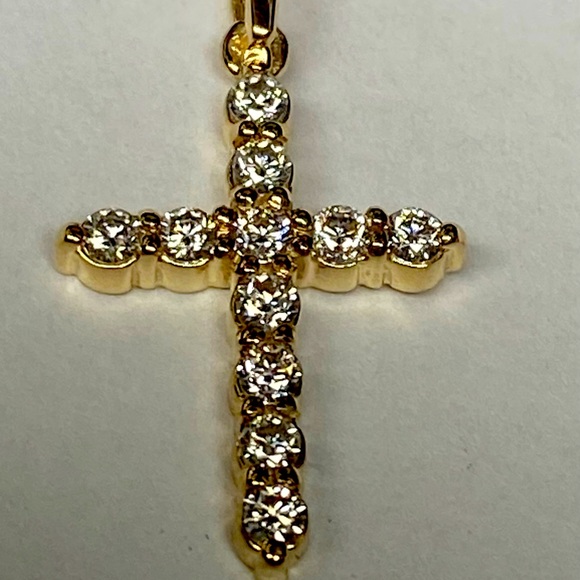 Jewelry - Beautiful 14 k yellow gold Cross Pendant with Diakonds